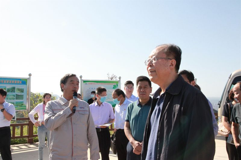 
				   
					河南省人大常委會(huì)黨組副書(shū)記、副主任馬懿一行到洛陽(yáng)黃河同力調(diào)研
				 